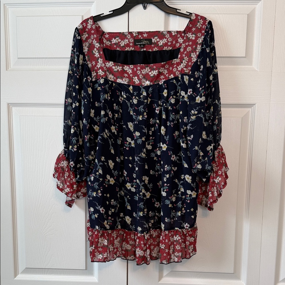 Suzanne Betro Floral Blouse with Ruffled Sleeves and Hem XL